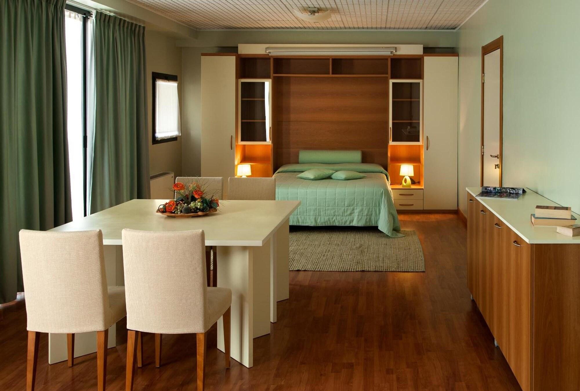 Best Western Hotel Leonardo Da Vinci Erba Bagian luar foto