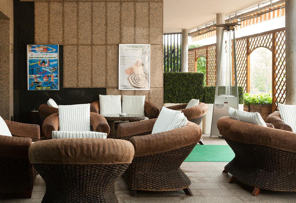 Best Western Hotel Leonardo Da Vinci Erba Bagian luar foto